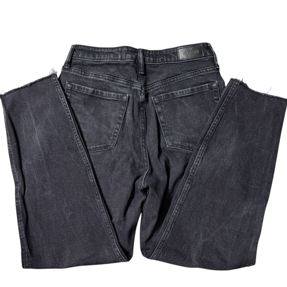 Hollister Ultra High-Rise Mom Jeans